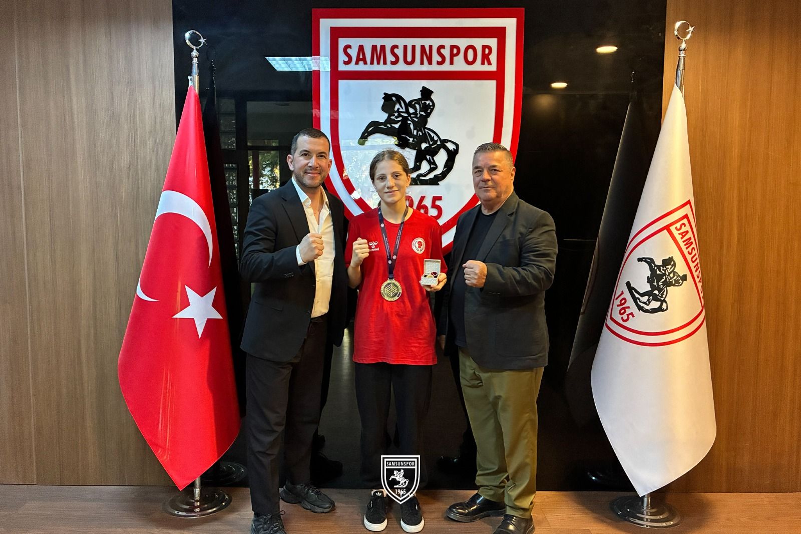 Samsunspor haber: Samsunspor’un gururu Ümmügülsüm Arlı ödüllendirildi