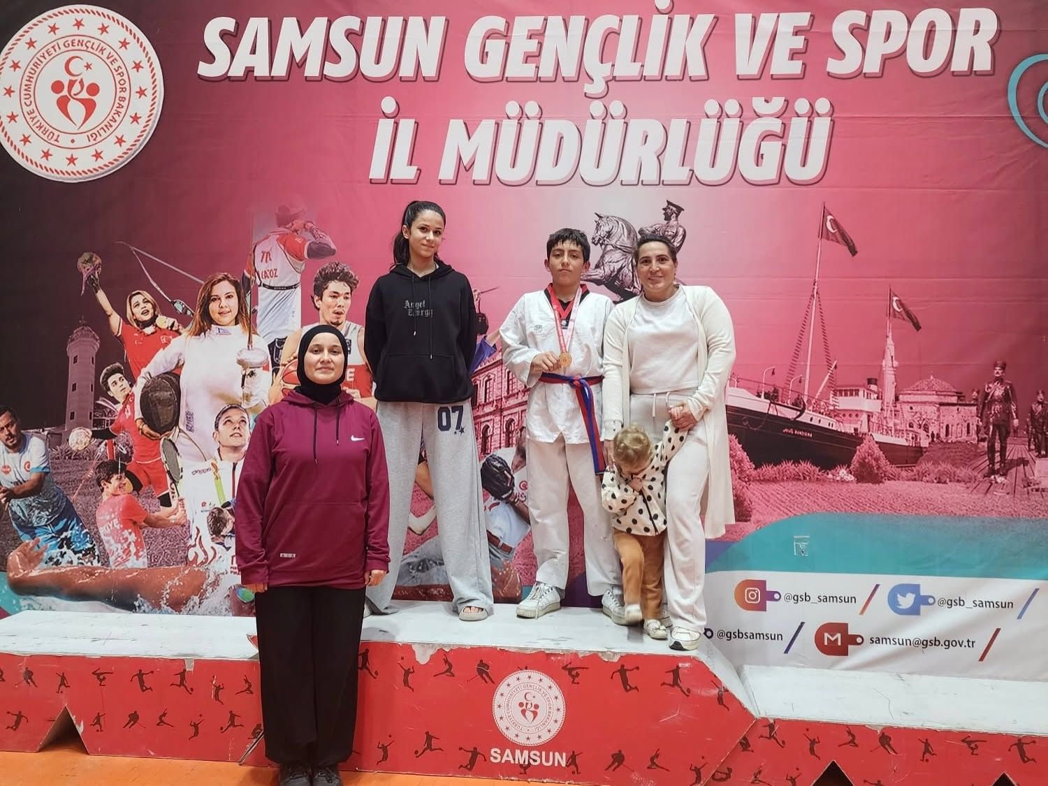 samsun haber: Salıpazarı'ndan taekwondoda çifte şampiyonluk!